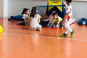 Bulgaristan Fenerbahçeliler Derneği olarak, geleneksel 23 Nisan Ulusal Egemenlik ve Çocuk Bayramı Şenliğimizi Sofya’daki Stoyan Zaimov İlkokulu’nda büyük bir coşkuyla gerçekleştirdik!