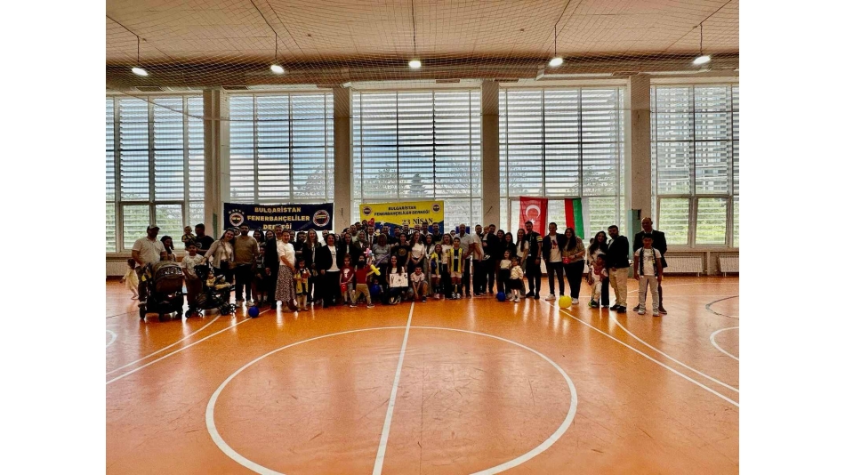 Bulgaristan Fenerbahçeliler Derneği olarak, geleneksel 23 Nisan Ulusal Egemenlik ve Çocuk Bayramı Şenliğimizi Sofya’daki Stoyan Zaimov İlkokulu’nda büyük bir coşkuyla gerçekleştirdik!