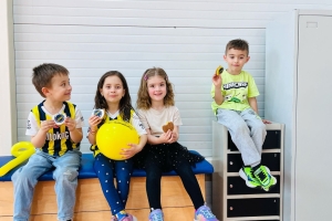 Bulgaristan Fenerbahçeliler Derneği olarak, geleneksel 23 Nisan Ulusal Egemenlik ve Çocuk Bayramı Şenliğimizi Sofya’daki Stoyan Zaimov İlkokulu’nda büyük bir coşkuyla gerçekleştirdik!