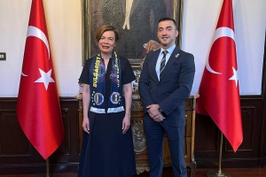 Bulgaristan Fenerbahçeliler Derneğimizin Başkanı ve yöneticileri, Türkiye Cumhuriyeti Sofya Büyükelçisi Sayın Aylin Sekizkök’e veda ziyaretinde bulundu. 